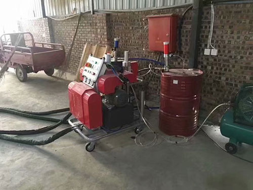 保定聚脲噴涂 電廠儲罐施工有什么特別的噴涂機(jī)(圖2) 防腐聚脲噴涂設(shè)備施工案例